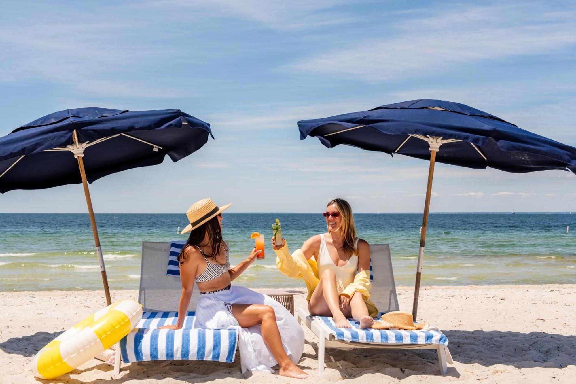 Sea Crest Beach Resort Falmouth Exteriör bild